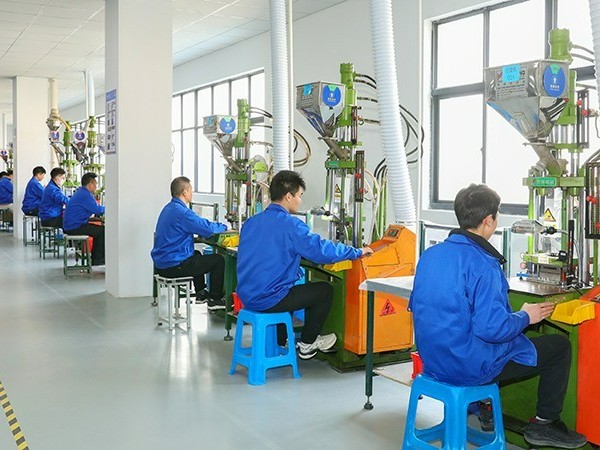 探索电动车线束<i style='color:red'>注塑</i>材料的奥秘：多样选择，安全出行